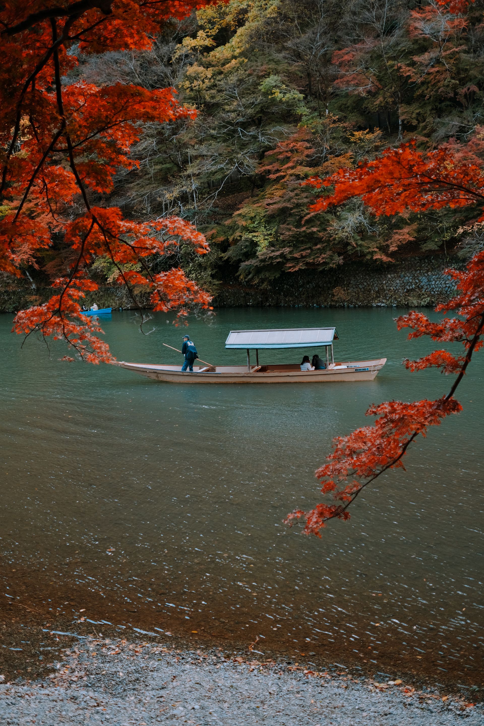 桂川河面与岚山的山影