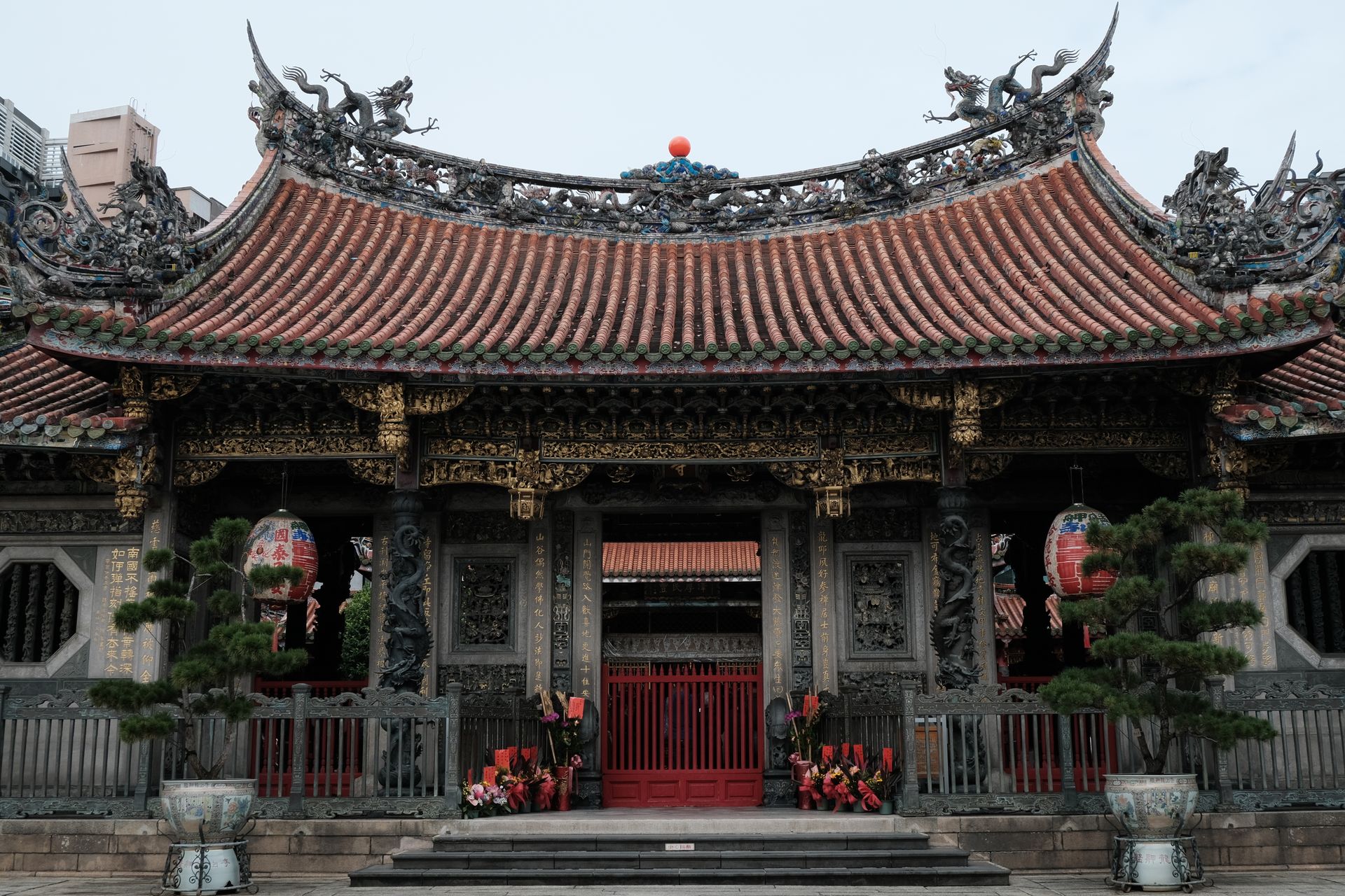 A detailed view of the ornate design of Longshan Temple in Taipei, a significant cultural landmark.