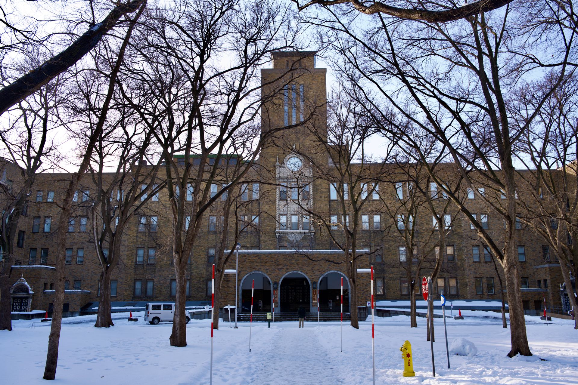北海道大学综合博物馆的石砌建筑外观