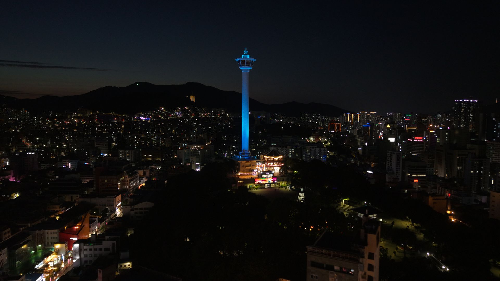 龙头山公园的釜山塔