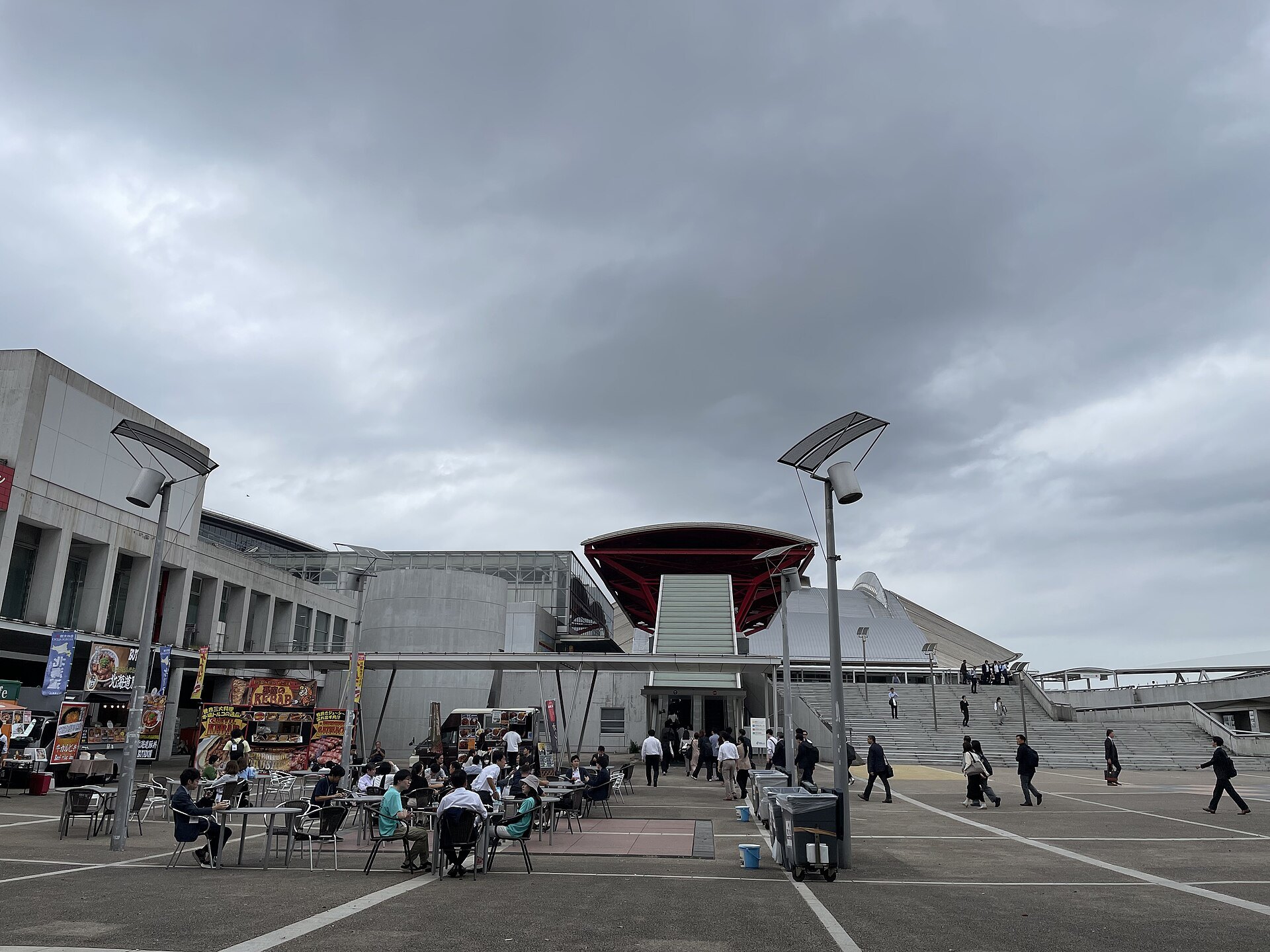 幕张展览馆的会展建筑外观