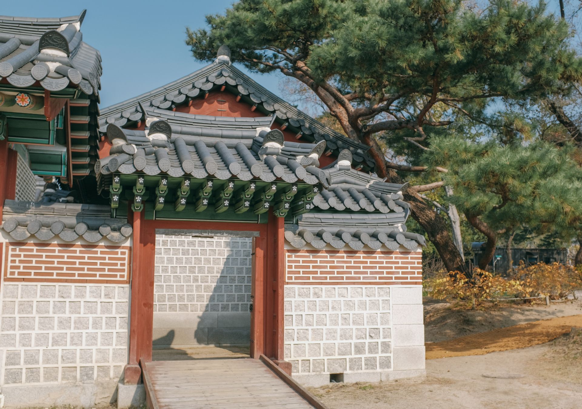 重建的敦义门