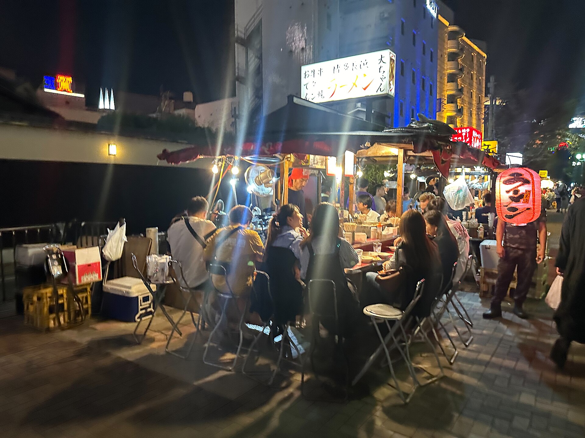 福岡市博多区中洲1丁目にある清流公園の屋台街 (The food stalls at Seiryu Park in Nakasu 1-chome, Hakata, Fukuoka)