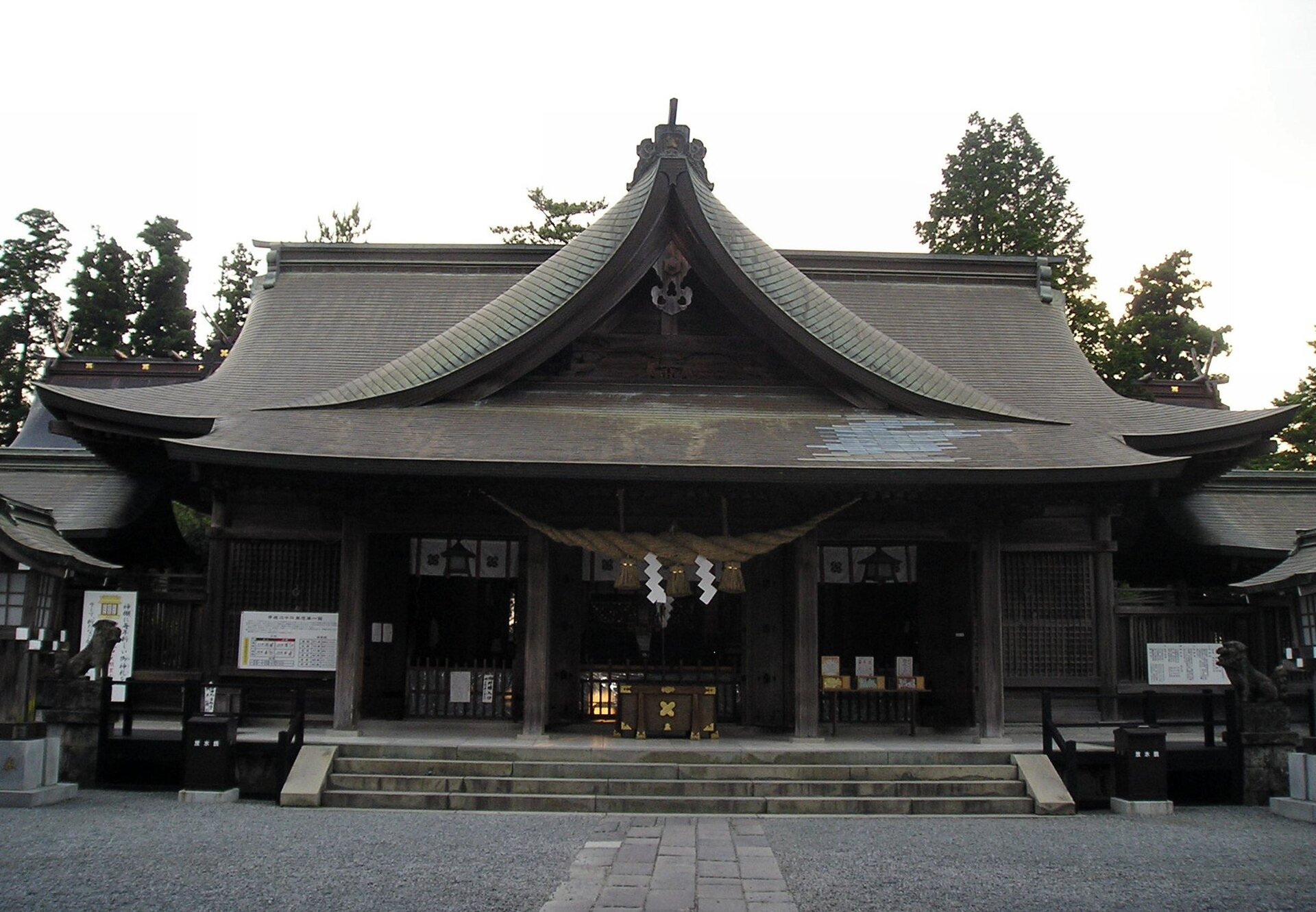 Aso Shrine Haiden, Aso City, <a href="https://en.wikipedia.org/wiki/Kumamoto_prefecture" class="extiw" ti
