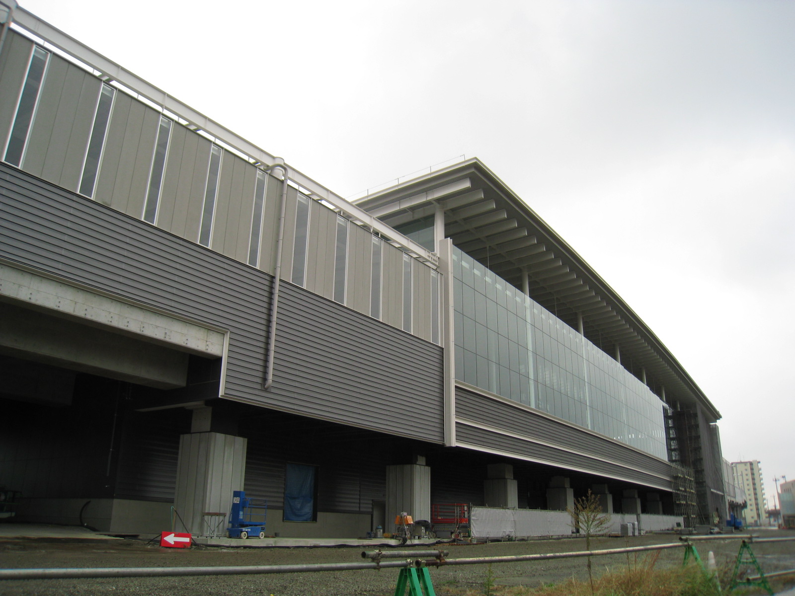 Kumamoto Station Shinkansen Entrance under construction (December 2009)