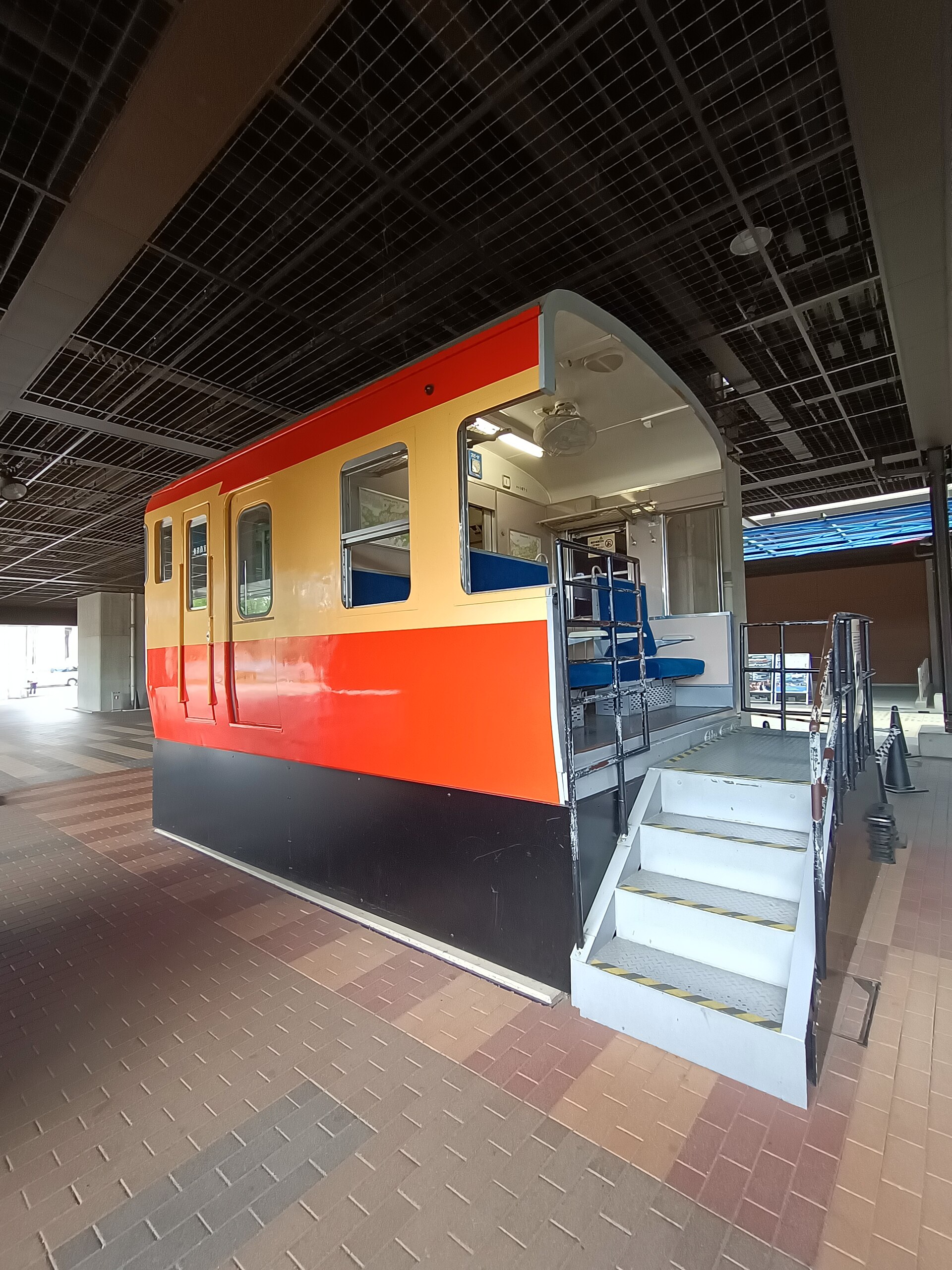 Entrada al museo del ferrocarril en Saitama