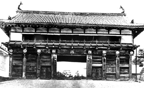 Sendai Castle Oote-mon (main gate) in 1938. It was destroyed by fire of Sendai air raid in 1945.