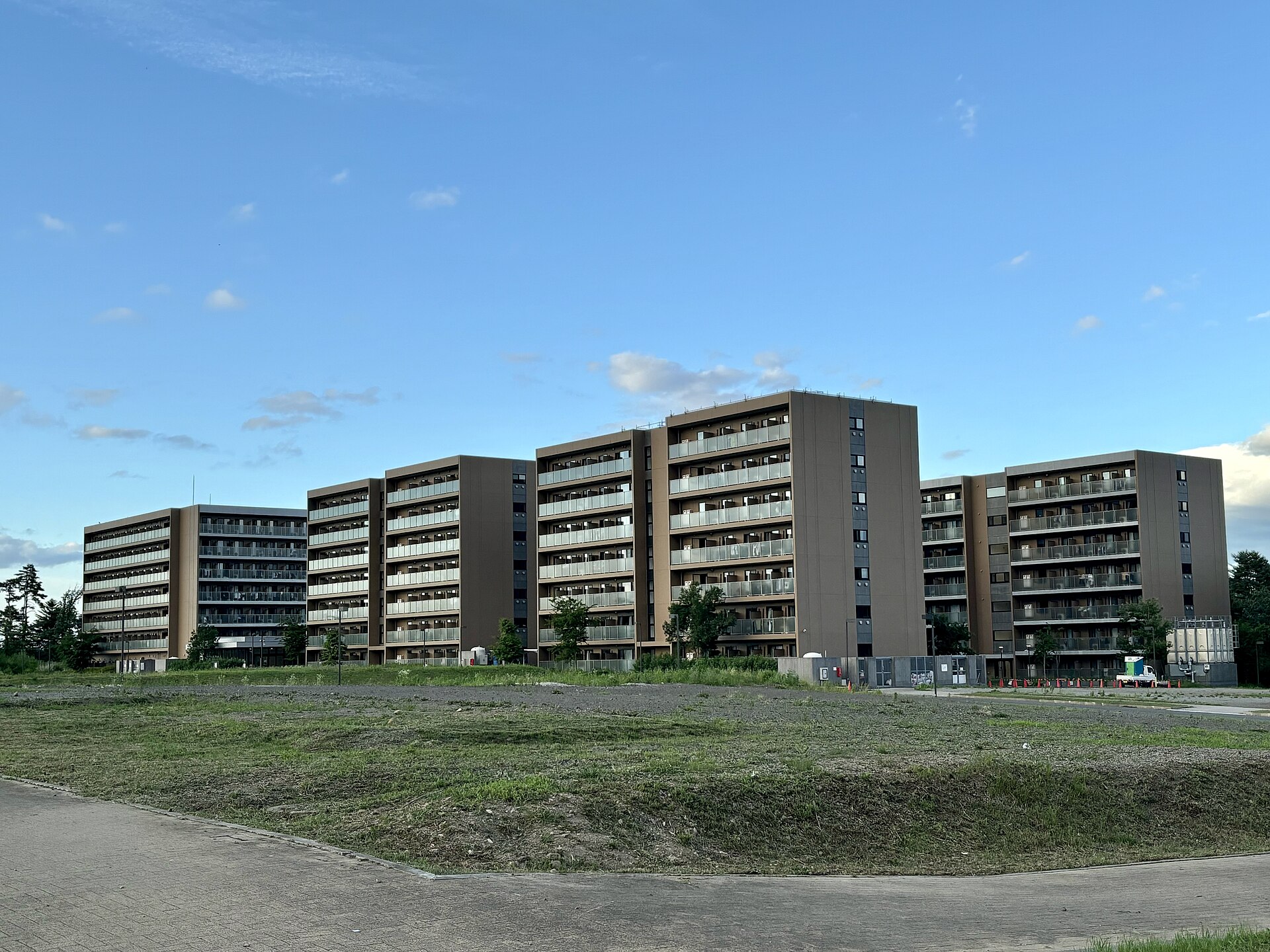 東北大学青葉山新キャンパス内に所在する学生寄宿舎ユニバーシティ・ハウス青葉山。