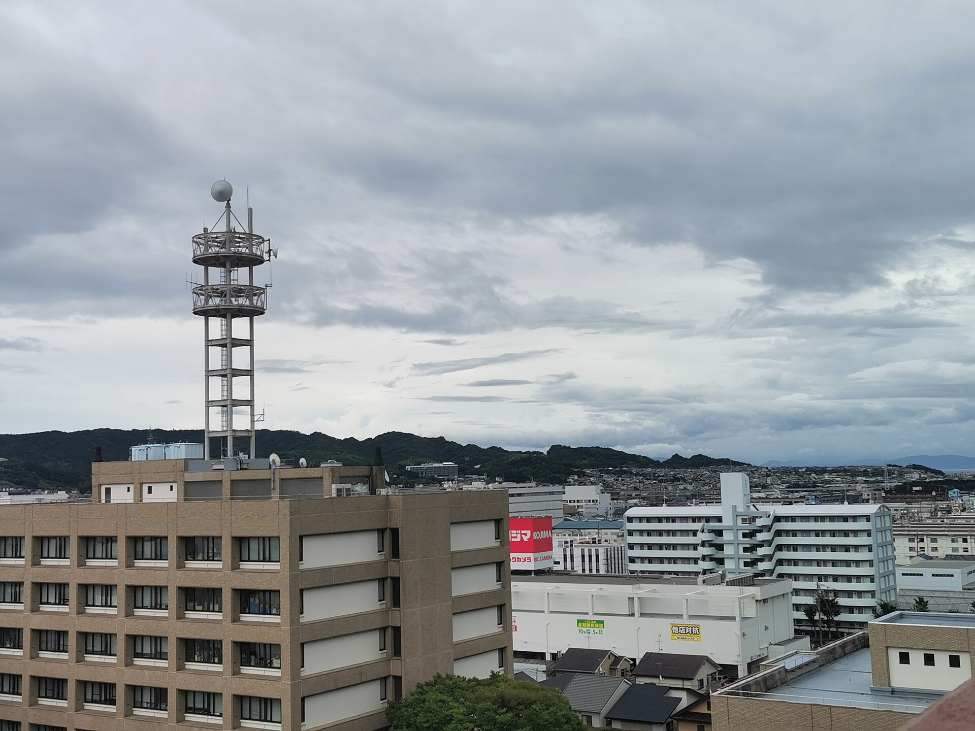 静岡市駿河区・清水区にまたがり静岡市のランドマークになっている日本平（有度山）の全景