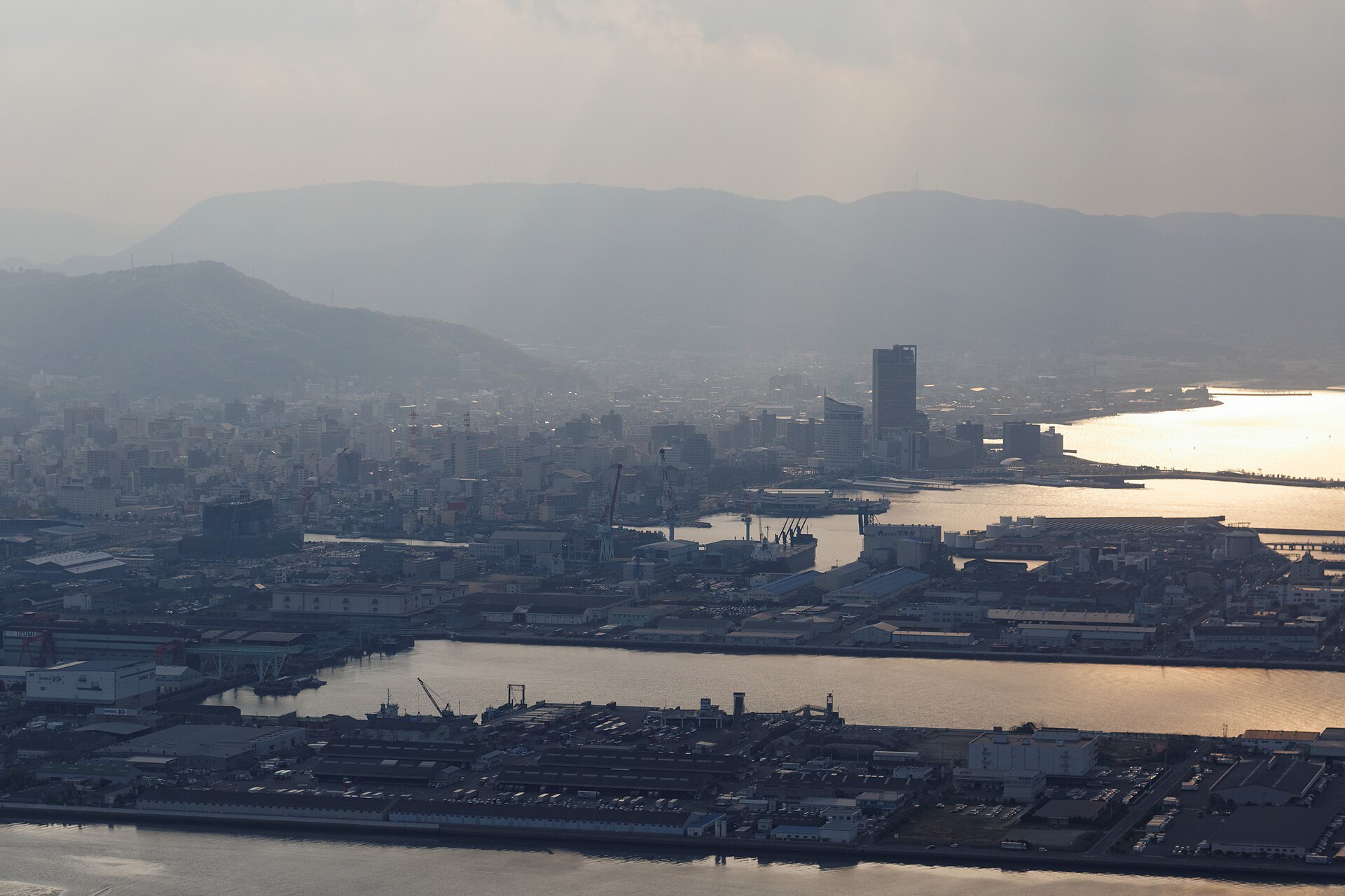 屋岛山顶眺望濑户内海与高松市区