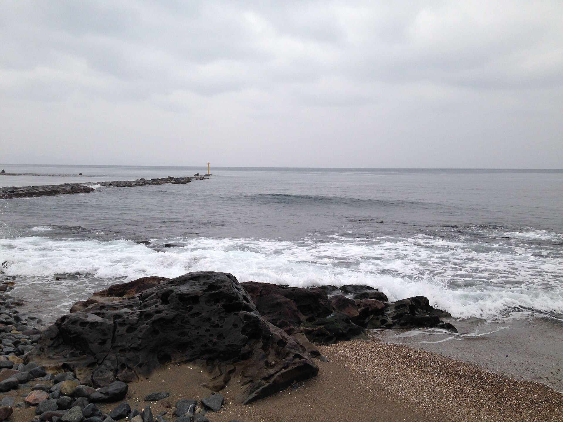 雨晴海岸と富山湾